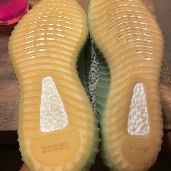Yeezy boost 350 V2 green and orange - Picture 4 of 8